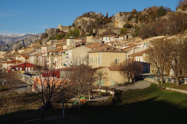 Aiguines le village en nid perché