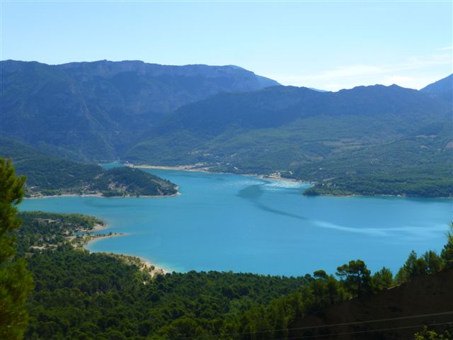 le lac de sainte croix depuis le plateau de Valensole