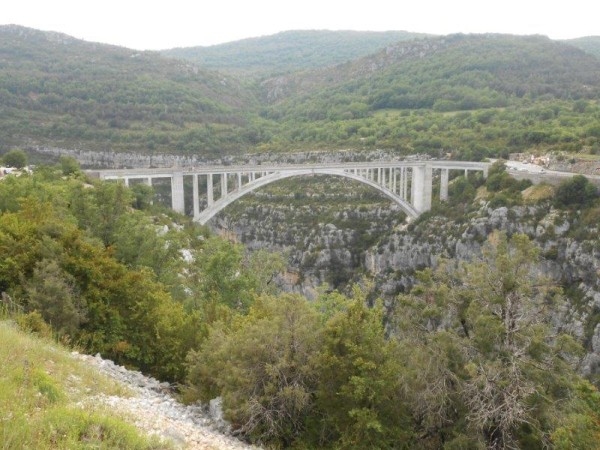 saut à l'élastique pont de l'Artuby Aiguines haut Var